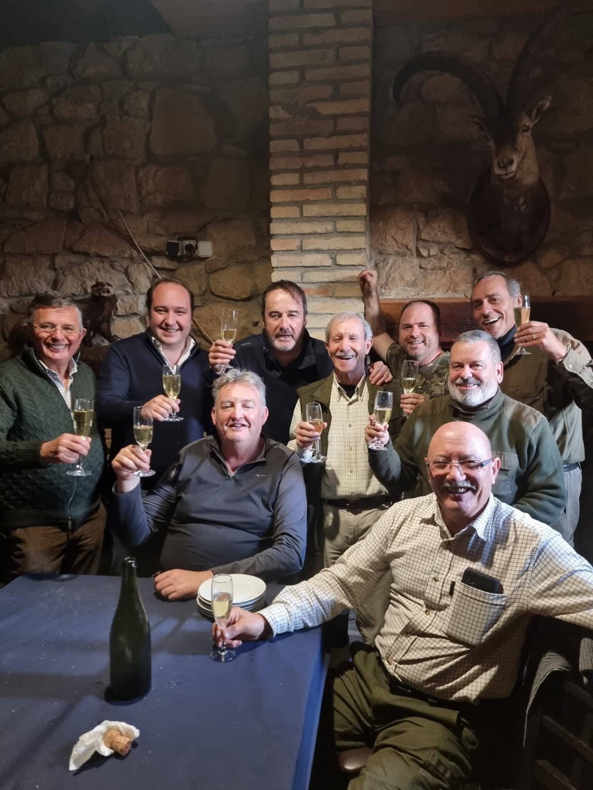 Ismael Tragacete celebrando un día de zorzales en Granyena